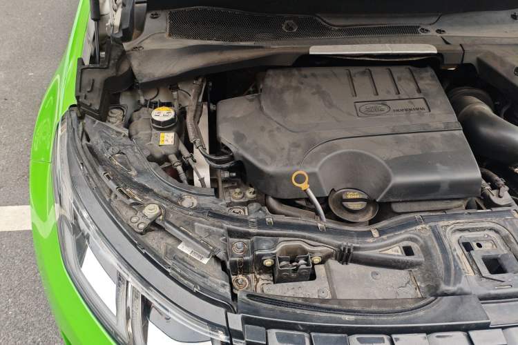 Used Land Rover Discovery Sport 2020 249 PS R-Dynamic Performance Edition Engine Bay Right