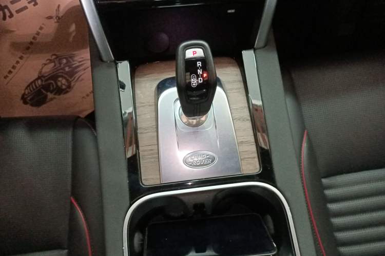 Used Land Rover Discovery Sport 2020 249 PS R-Dynamic Performance Tech Edition 7 Seats Gear Lever