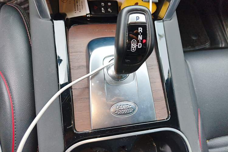 Used Land Rover Discovery Sport 2020 249 PS R-Dynamic Performance Edition Gear Lever