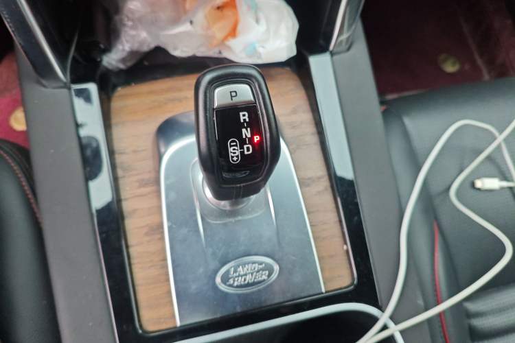Used Land Rover Discovery Sport 2020 249 PS R-Dynamic Performance Edition Gear Lever