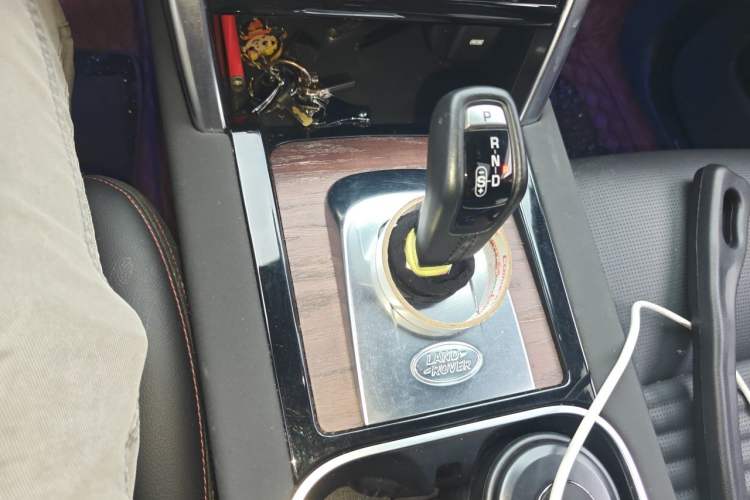 Used Land Rover Discovery Sport 2020 249 PS R-Dynamic Performance Edition Gear Lever