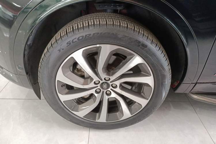 Used Land Rover Discovery Sport 2020 249 PS R-Dynamic Performance Tech Edition 7 Seats Left Front Wheel Hub
