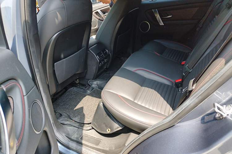 Used Land Rover Discovery Sport 2020 249 PS R-Dynamic Performance Edition Left Rear Seat