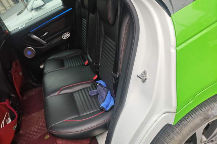 Used Land Rover Discovery Sport 2020 249 PS R-Dynamic Performance Edition Left Rear Seat