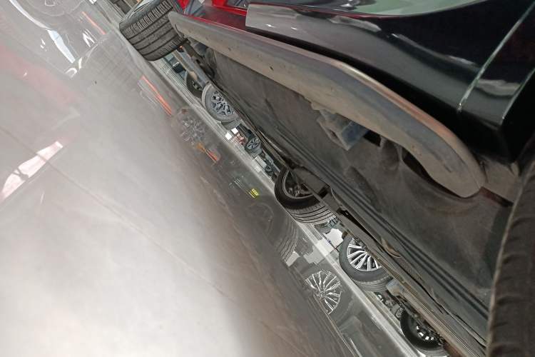 Used Land Rover Discovery Sport 2020 249 PS R-Dynamic Performance Tech Edition 7 Seats Left Side Sill