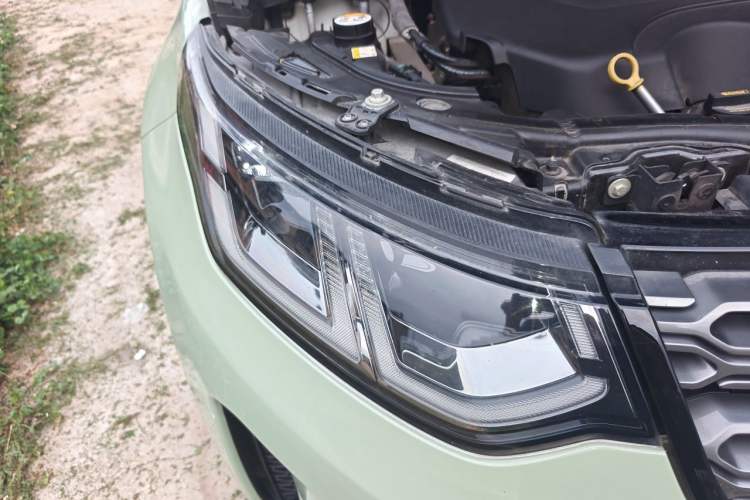 Used Land Rover Discovery Sport 2020 249 PS R-Dynamic Performance Edition Right Front Headlight