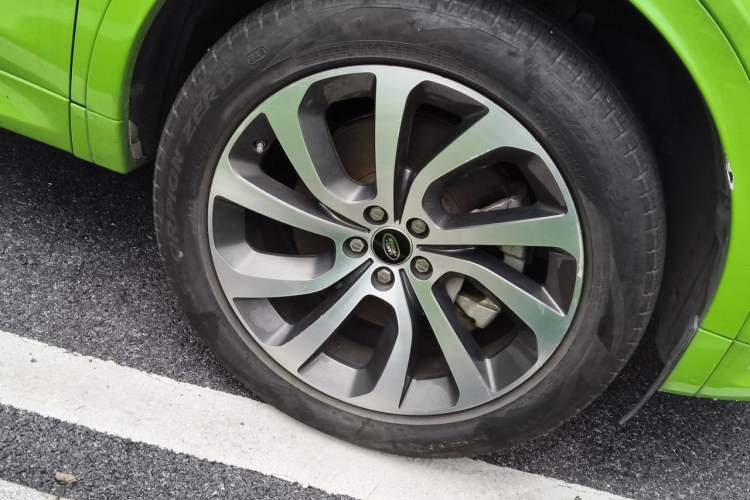 Used Land Rover Discovery Sport 2020 249 PS R-Dynamic Performance Edition Right Front Wheel Hub