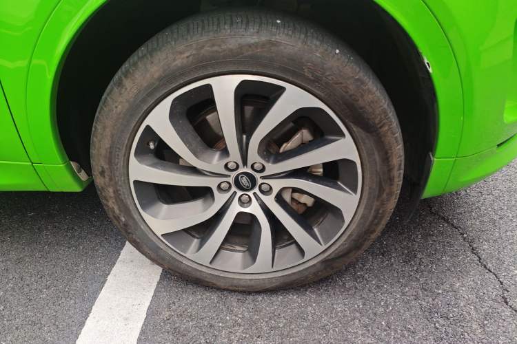 Used Land Rover Discovery Sport 2020 249 PS R-Dynamic Performance Edition Right Front Wheel Hub