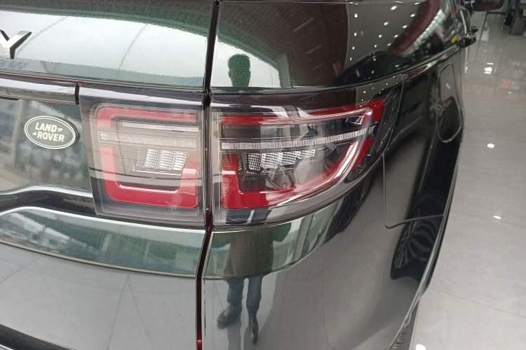 Used Land Rover Discovery Sport 2020 249 PS R-Dynamic Performance Tech Edition 7 Seats Right Rear Taillight