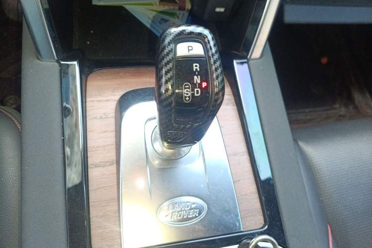 Used Land Rover Discovery Sport 2020 249 PS R-Dynamic Performance Edition Gear Lever