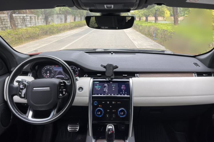 Used Land Rover Discovery Sport 2020 249 PS R-Dynamic Performance Edition Audio And AC Panel