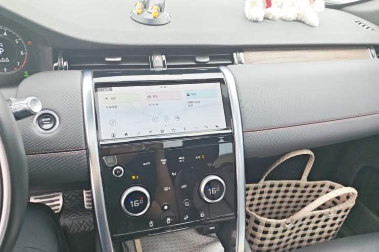 Used Land Rover Discovery Sport 2020 249 PS R-Dynamic Performance Edition Audio And AC Panel