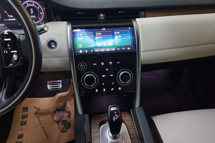 Used Land Rover Discovery Sport 2020 249 PS R-Dynamic Performance Edition Audio And AC Panel