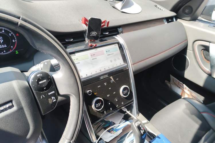 Used Land Rover Discovery Sport 2020 249 PS R-Dynamic Performance Edition Audio And AC Panel