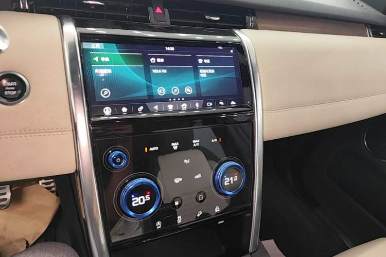 Used Land Rover Discovery Sport 2020 249 PS R-Dynamic Performance Edition Audio And AC Panel