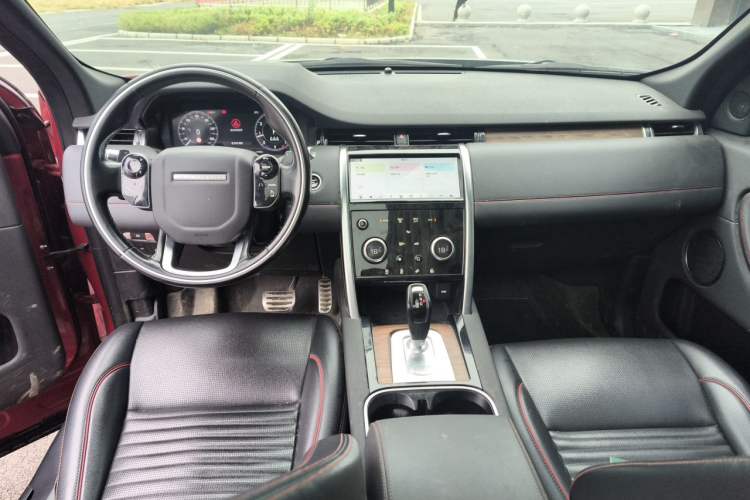 Used Land Rover Discovery Sport 2020 249 PS R-Dynamic Performance Edition Center Console