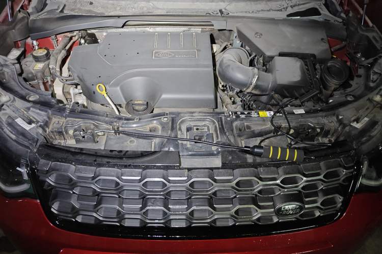 Used Land Rover Discovery Sport 2020 249 PS R-Dynamic Performance Tech Edition 7 Seats Engine Bay