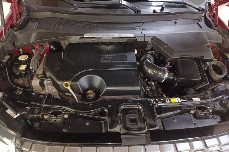 Used Land Rover Discovery Sport 2020 249 PS R-Dynamic Performance Edition Engine Bay