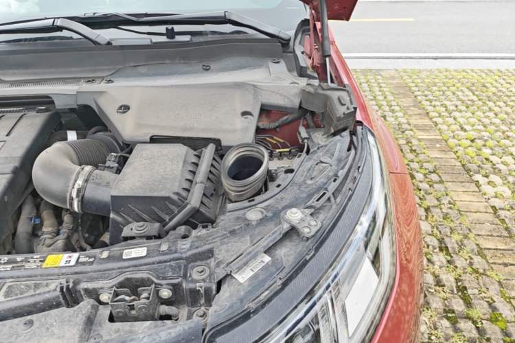 Used Land Rover Discovery Sport 2020 249 PS R-Dynamic Performance Edition Engine Bay Left