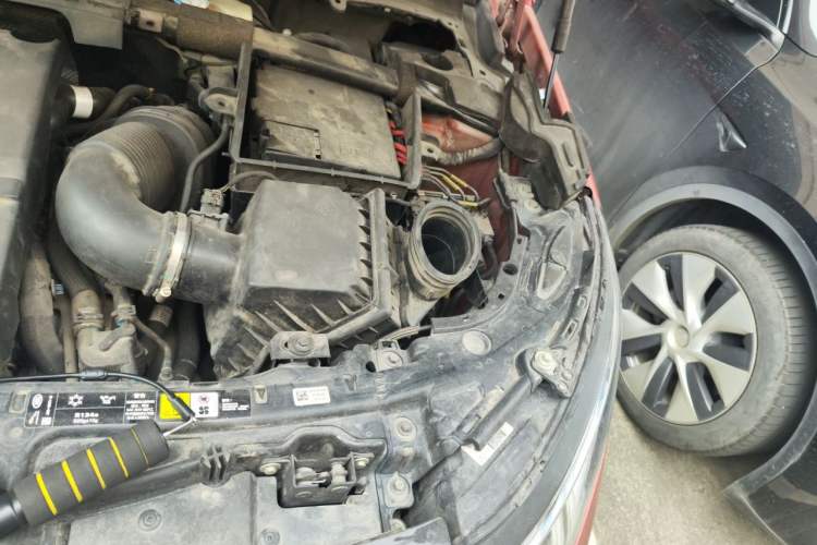 Used Land Rover Discovery Sport 2020 249 PS R-Dynamic Performance Edition Engine Bay Left