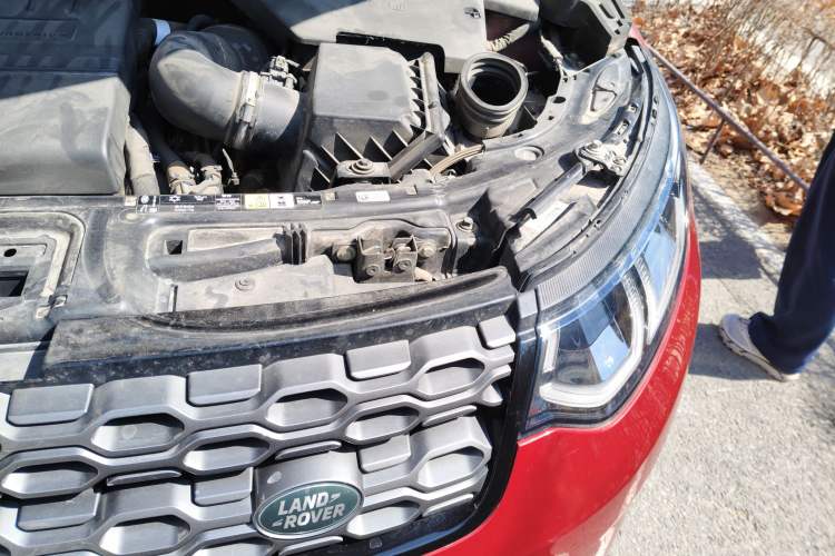 Used Land Rover Discovery Sport 2020 249 PS R-Dynamic Performance Edition Engine Bay Left