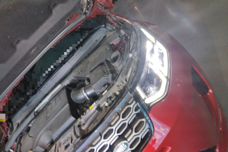 Used Land Rover Discovery Sport 2020 249 PS R-Dynamic Performance Edition Engine Bay Left