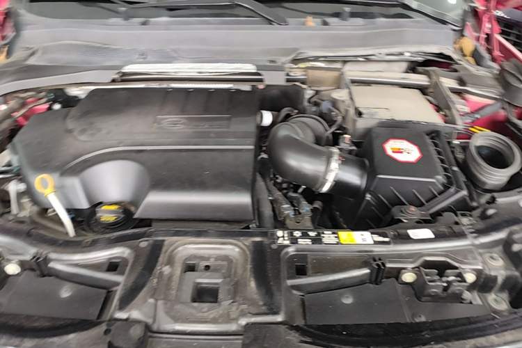Used Land Rover Discovery Sport 2020 249 PS R-Dynamic Performance Edition Engine Bay