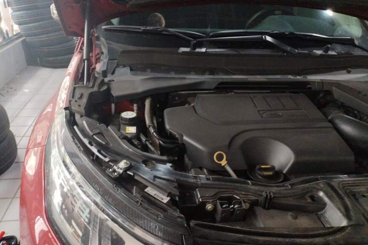 Used Land Rover Discovery Sport 2020 249 PS R-Dynamic Performance Edition Engine Bay Right