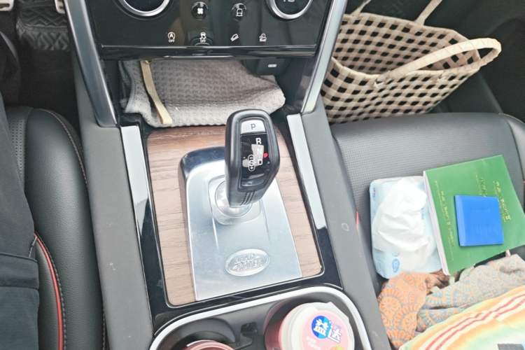 Used Land Rover Discovery Sport 2020 249 PS R-Dynamic Performance Edition Gear Lever