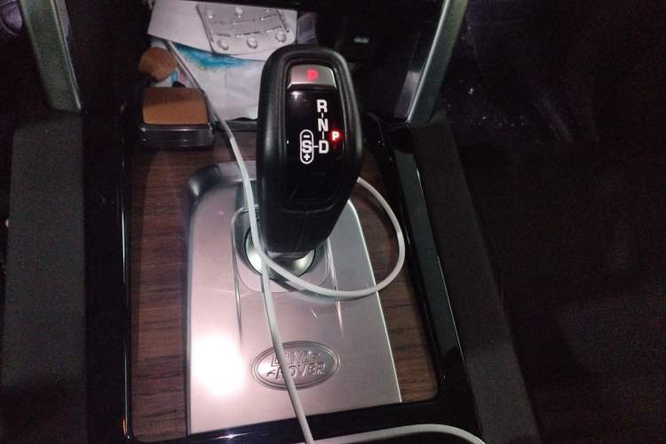 Used Land Rover Discovery Sport 2020 249 PS R-Dynamic Performance Edition Gear Lever