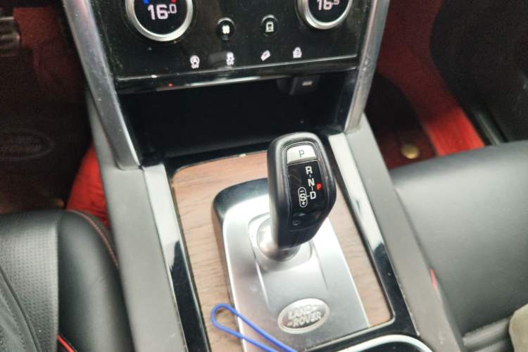 Used Land Rover Discovery Sport 2020 249 PS R-Dynamic Performance Edition Gear Lever