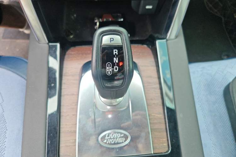 Used Land Rover Discovery Sport 2020 249 PS R-Dynamic Performance Edition Gear Lever