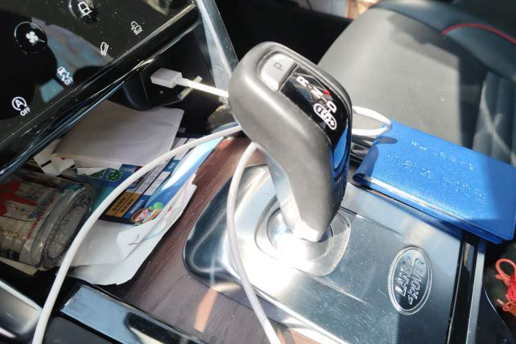 Used Land Rover Discovery Sport 2020 249 PS R-Dynamic Performance Edition Gear Lever