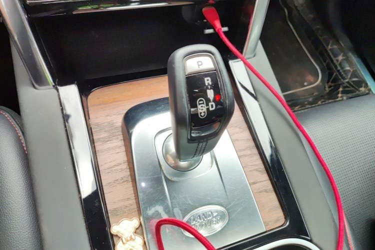 Used Land Rover Discovery Sport 2020 249 PS R-Dynamic Performance Edition Gear Lever