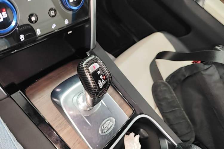 Used Land Rover Discovery Sport 2020 249 PS R-Dynamic Performance Edition Gear Lever