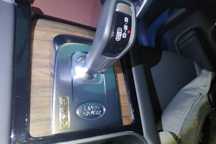 Used Land Rover Discovery Sport 2020 249 PS R-Dynamic Performance Edition Gear Lever