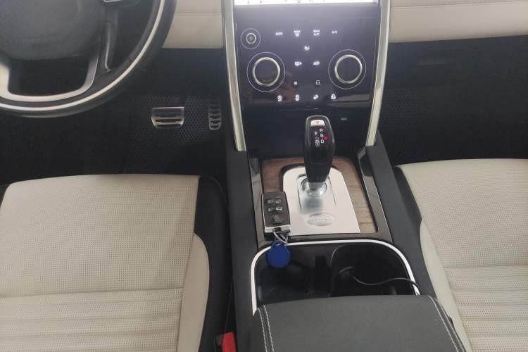 Used Land Rover Discovery Sport 2020 249 PS R-Dynamic Performance Tech Edition 7 Seats Gear Lever