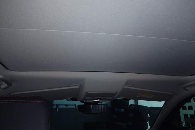 Used Land Rover Discovery Sport 2020 249 PS R-Dynamic Performance Edition Headliner