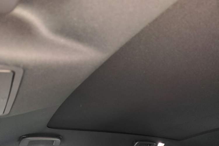 Used Land Rover Discovery Sport 2020 249 PS R-Dynamic Performance Edition Headliner