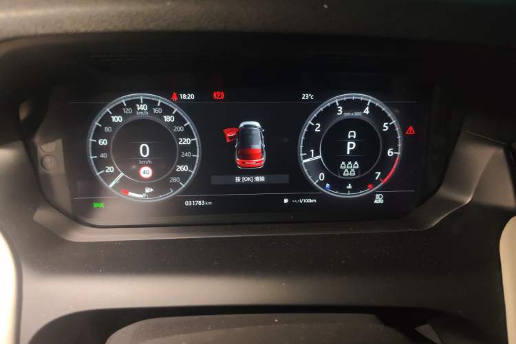 Used Land Rover Discovery Sport 2020 249 PS R-Dynamic Performance Tech Edition 7 Seats Instrument Cluster