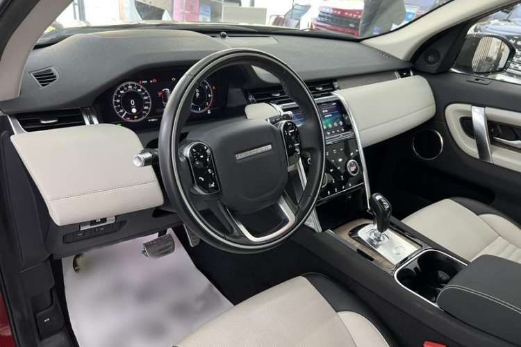 Used Land Rover Discovery Sport 2020 249 PS R-Dynamic Performance Tech Edition 7 Seats Interior 1