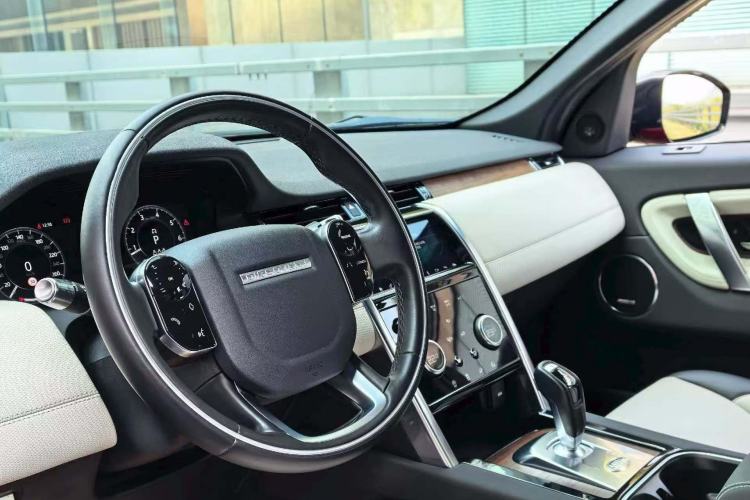 Used Land Rover Discovery Sport 2020 249 PS R-Dynamic Performance Edition Interior 3