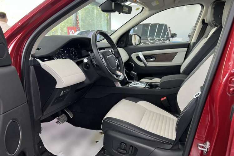 Used Land Rover Discovery Sport 2020 249 PS R-Dynamic Performance Tech Edition 7 Seats Interior 3