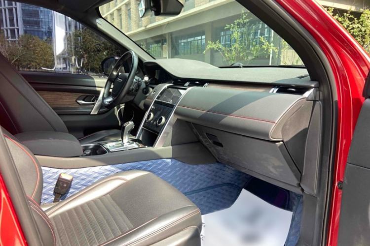 Used Land Rover Discovery Sport 2020 249 PS R-Dynamic Performance Edition Interior 4
