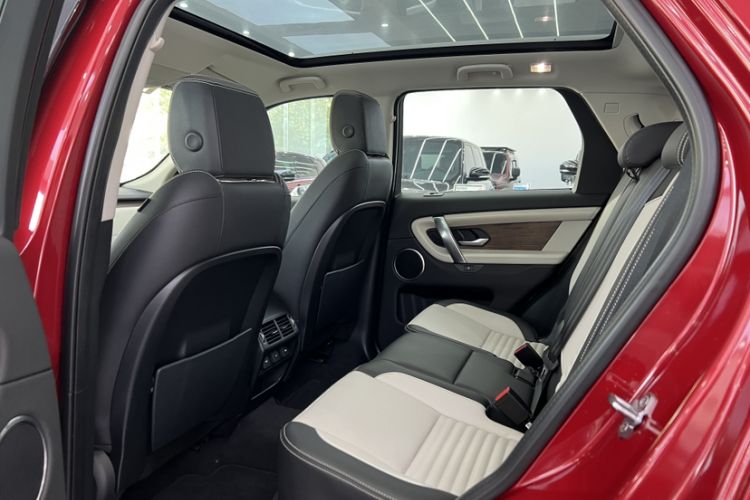Used Land Rover Discovery Sport 2020 249 PS R-Dynamic Performance Tech Edition 7 Seats Interior 4