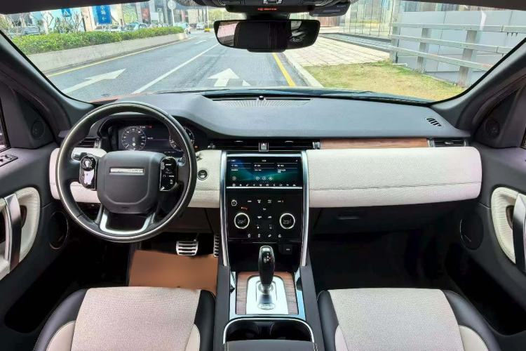 Used Land Rover Discovery Sport 2020 249 PS R-Dynamic Performance Edition Interior 5