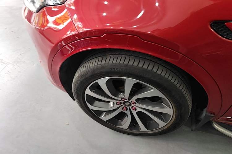 Used Land Rover Discovery Sport 2020 249 PS R-Dynamic Performance Edition Left Front Wheel Hub