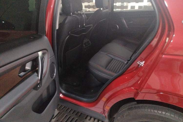 Used Land Rover Discovery Sport 2020 249 PS R-Dynamic Performance Edition Left Rear Seat
