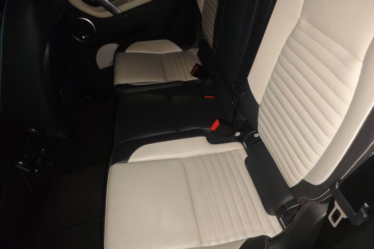 Used Land Rover Discovery Sport 2020 249 PS R-Dynamic Performance Tech Edition 7 Seats Left Rear Seat