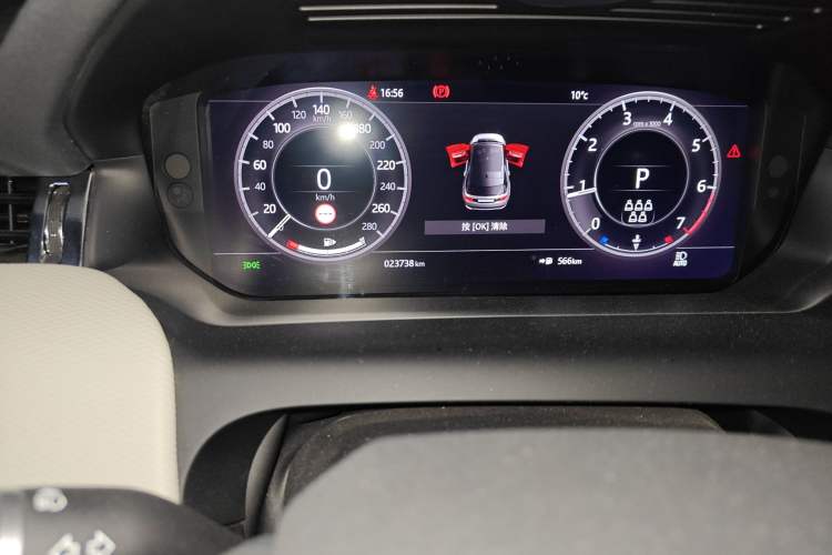 Used Land Rover Discovery Sport 2020 249 PS R-Dynamic Performance Tech Edition 7 Seats Odometer Close Up